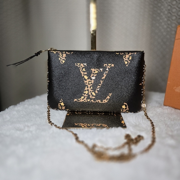🔥 Louis Vuitton Pochette Double Zip Monogram Giant Jungle LIKE NEW! 🔥 - Picture 3 of 14